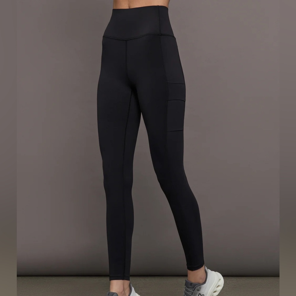 Carbon Black Leggings Sleek Form-Fitting Design